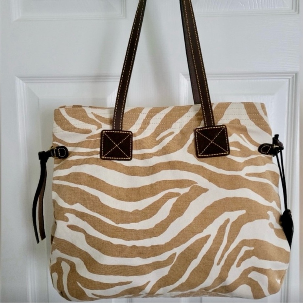 DOONEY AND BOURKE Stylish Zebra 🦓 Print Tote Bag *Summer Bag* ☀️ EUC ☀️